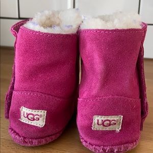 4/5 UGG toddler boots